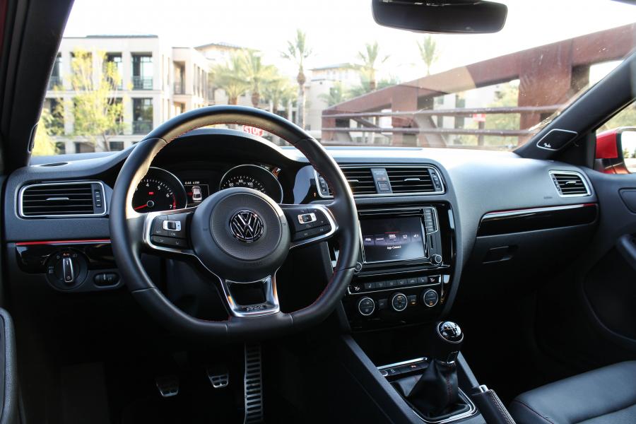 Торпедо Volkswagen Jetta GLI (Typ 1B) 2015 года  (NA) (фото 8 из 40)